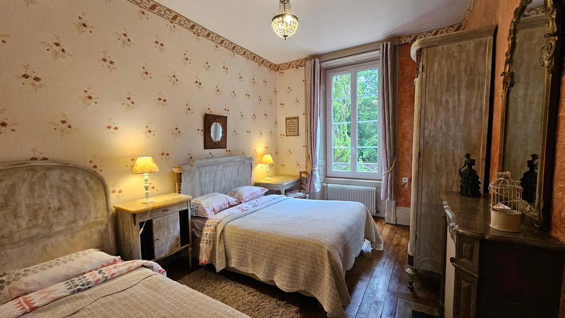 Château de MontSablé Lezoux 0*,  France